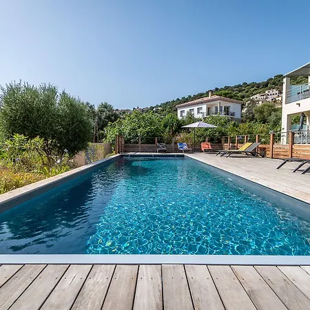 U Manellu アパートホテル 4*